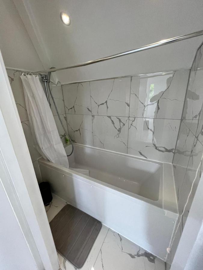 Lovely 2 Bedroom Flat With Roof Terrace In London Nw6 Eksteriør bilde